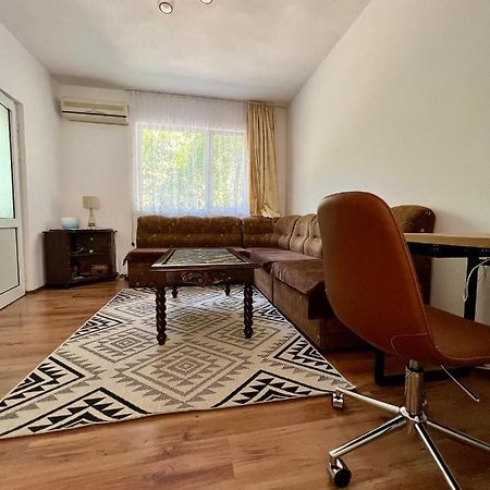 Compact City Center Apartment Кирджалі Екстер'єр фото