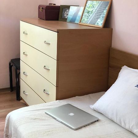 Compact City Center Apartment Кирджалі Екстер'єр фото