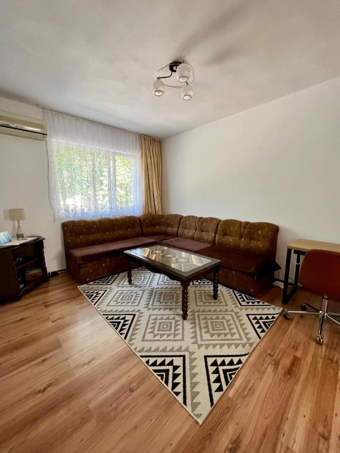 Compact City Center Apartment Кирджалі Екстер'єр фото